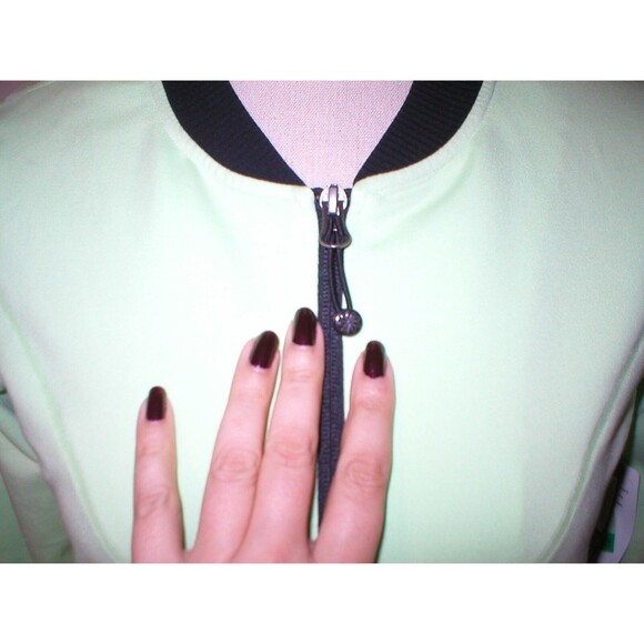 New Athleta NWT 98 Womens Recycled Jacket Green Light Bomber XS Black Bombtastic - Picture 5 of 12